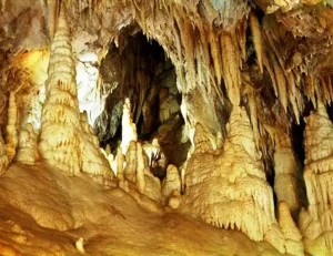 Пещера Леденика