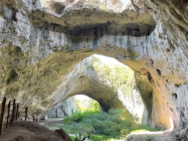 Деветашката пещера