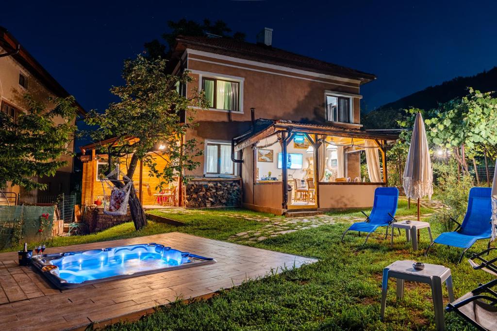 Дановатъ къща